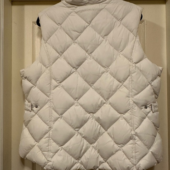 Women's White Quilted Vest - Picture 6 of 6
